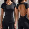 Aura Silhouette חולצת אימון קצרה עם גב פתוח Aura Silhouette חולצת אימון קצרה עם גב פתוח